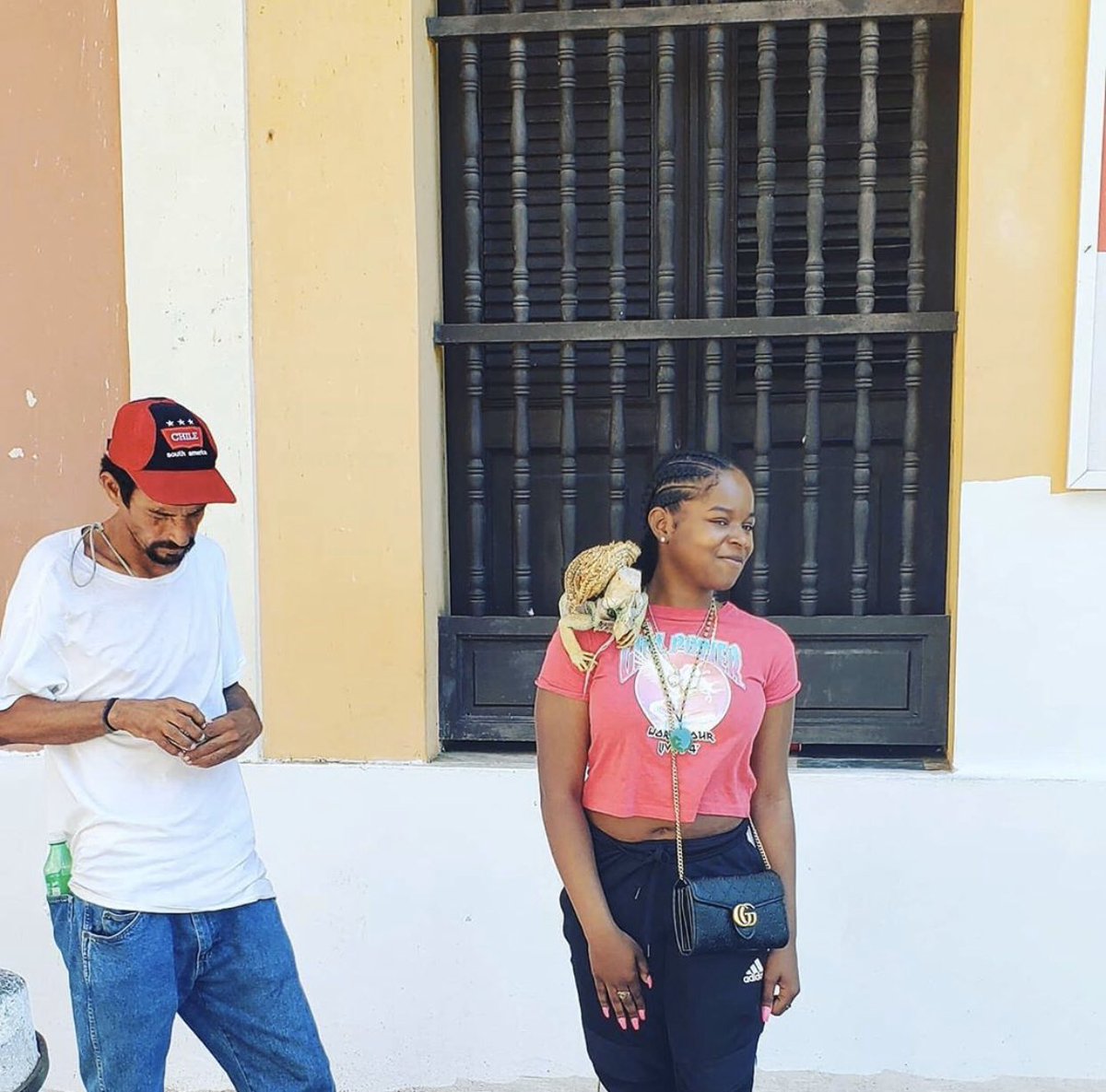 uhmmBEAUTIFUL's tweet photo. the upside of this week for me has been watching my kid in Puerto Rico living her best life. #Sweet16Year #MyFirstKid 💕 https://t.co/ja54OcbfPo