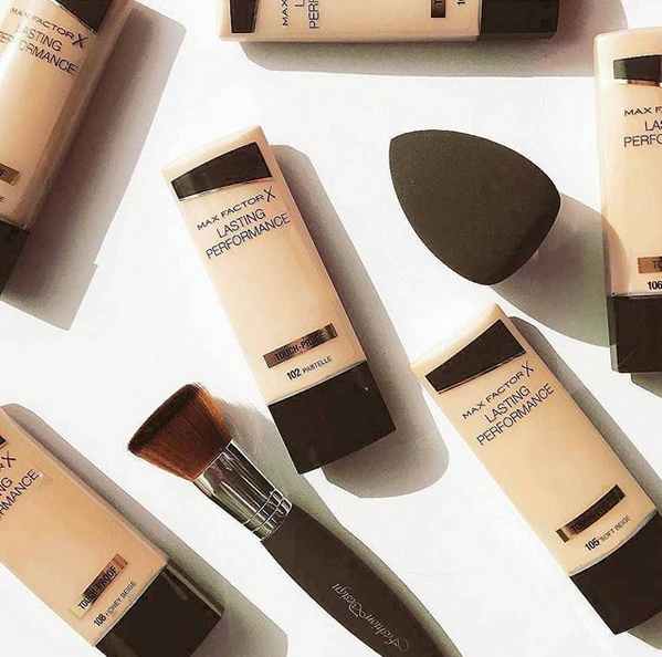 Glamtownshop's tweet photo. Si tienes la piel sensible 🌸 y amas el acabado mate de tu maquillaje, esta base de @maxfactores está hecha para ti. 👉
❌Sin imperfecciones, y con una apariencia más firme, durante horas y horas.
#maxfactor #makeup #skin #sensitiveskin https://t.co/CcGEIMoPZU