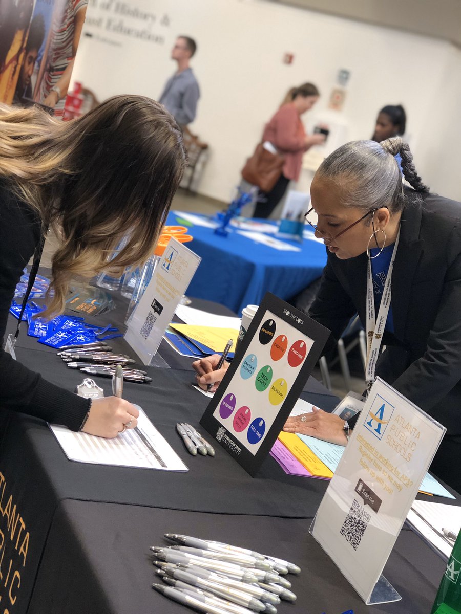 JoinTeamAPS's tweet photo. @JoinTeamAPS Awesome TRA @carter_chiesa helping to recruit dynamic @ksucareers graduating Teacher candidates. #strongstaff #recruitment @APSnicoleL @APSMattR @skyeduck @RLmcglothin https://t.co/wpDene5pQn