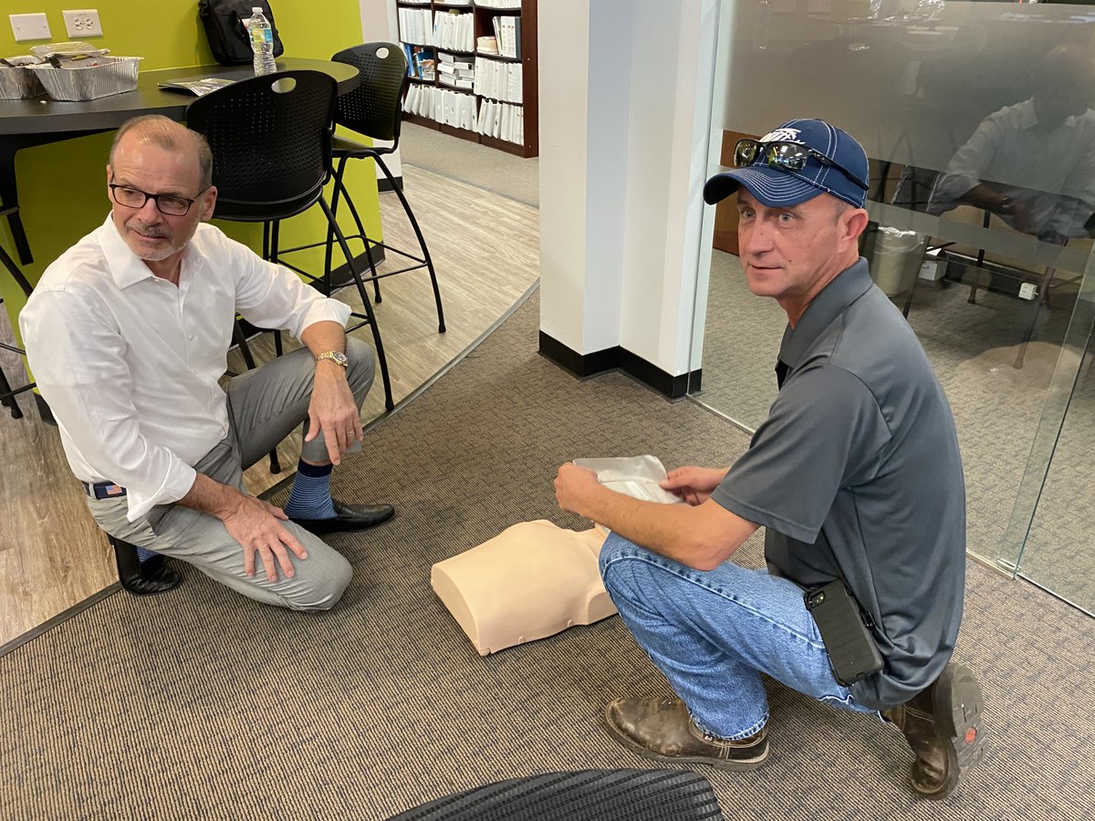 HarperLimbach's tweet photo. Harper’s CEO, Charlie Bacon, and West Florida branch employees participated in a CPR/First Aid training class at the office provided by Safety Director Chris Rutherford. Getting CPR certified takes just a few short hours and can help you add years to someone's life! https://t.co/wSsmXZcpMr