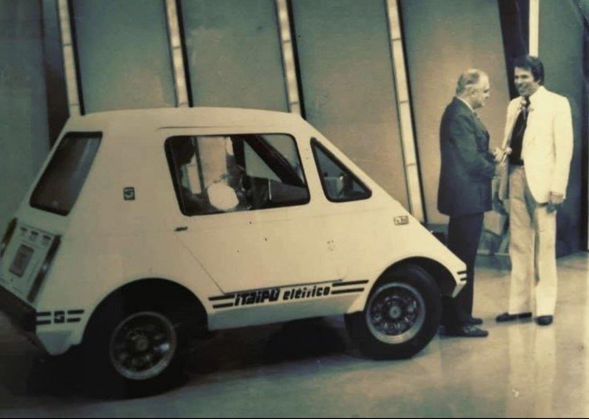 Ricamconsult's tweet photo. “Matamos nossos empreendedores.
Em 1974:
- Apple só seria fundada 2 anos depois. 
- Elon Musk tinha 3 anos.
- Microsoft só seria fundada no ano seguinte.
- KISS e Rush lançavam 1os discos.
No Brasil, João Gurgel, falecido há 11 anos, apresentava seu carro elétrico.” Tiago Luz https://t.co/KvcYicbpKw