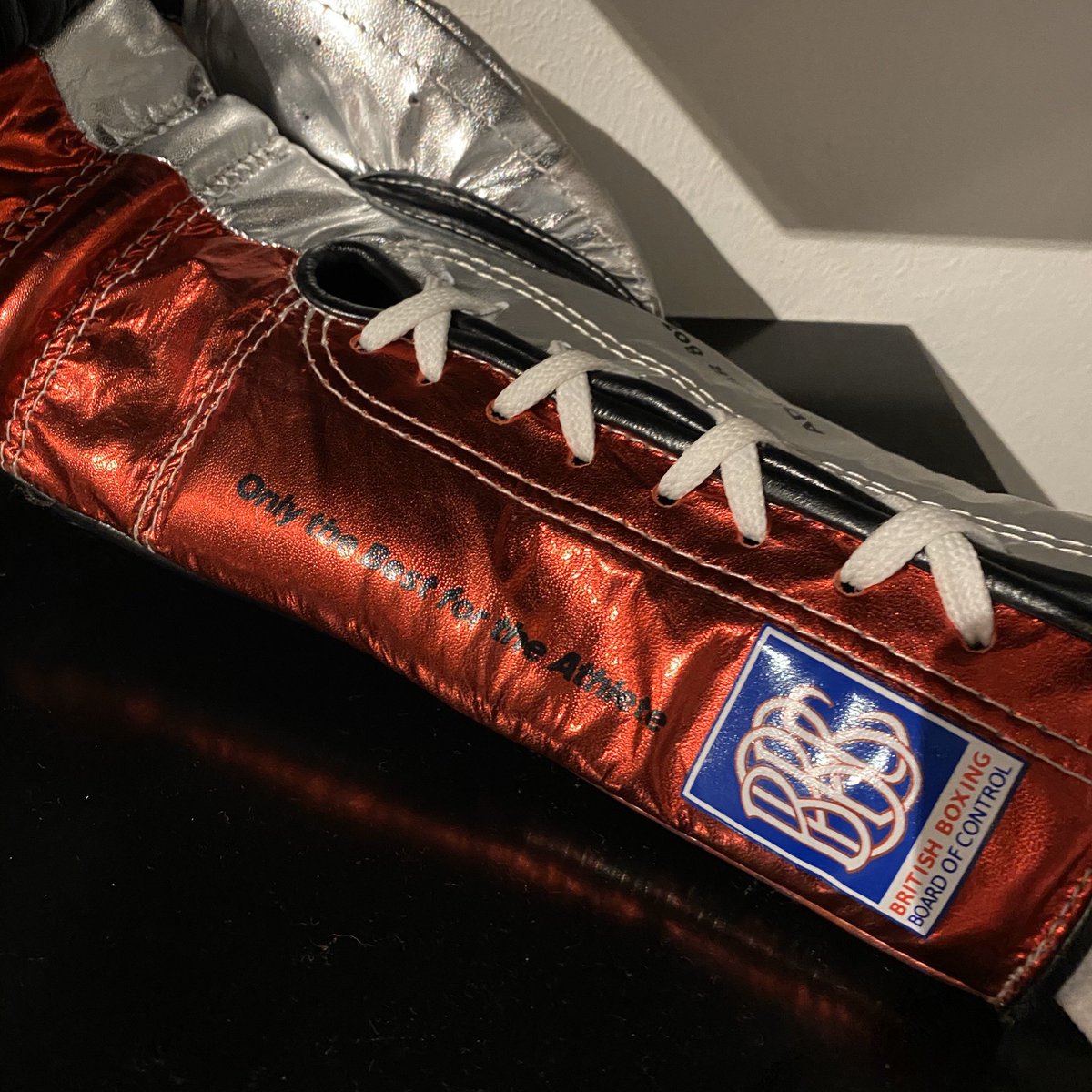 secondsout_'s tweet image. 🥳 COMPETITION TIME!!! 🥳 
🥊 Win these stunning metallic Adidas Pro Fight Gloves worth £249.99
✍️ To enter simply...
1️⃣ Follow us
2️⃣ Retweet this tweet
3️⃣ Comment if you want 8oz or 10oz

😁 Easy as 1, 2, 3 
🏆 Winner announced 7pm Sunday
👊 Good luck!!!
#InItToWinIt #SecondsOut