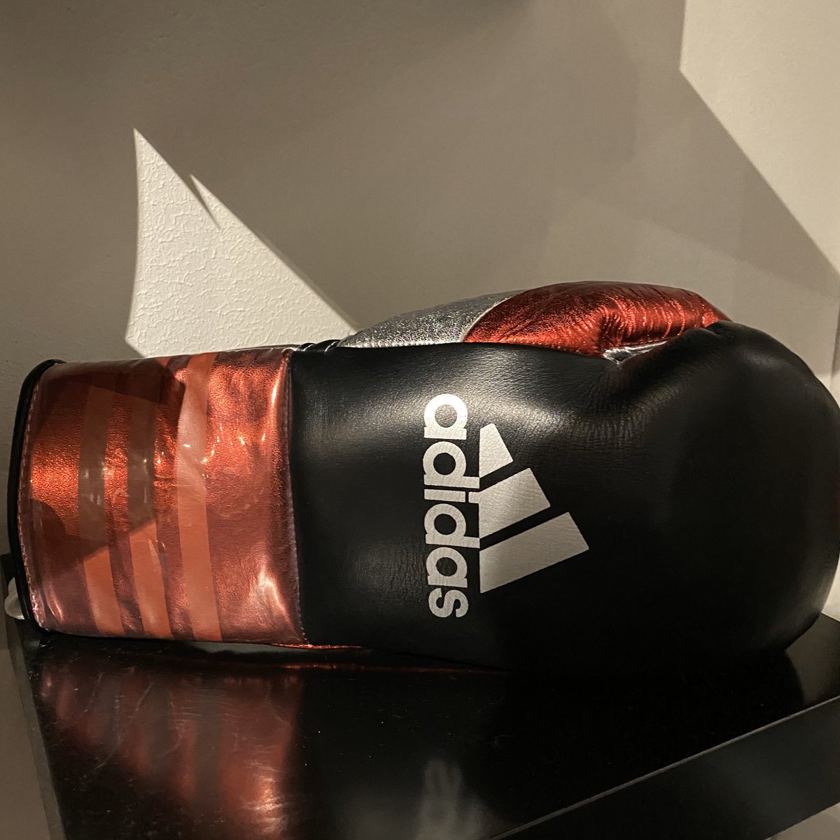 secondsout_'s tweet image. 🥳 COMPETITION TIME!!! 🥳 
🥊 Win these stunning metallic Adidas Pro Fight Gloves worth £249.99
✍️ To enter simply...
1️⃣ Follow us
2️⃣ Retweet this tweet
3️⃣ Comment if you want 8oz or 10oz

😁 Easy as 1, 2, 3 
🏆 Winner announced 7pm Sunday
👊 Good luck!!!
#InItToWinIt #SecondsOut
