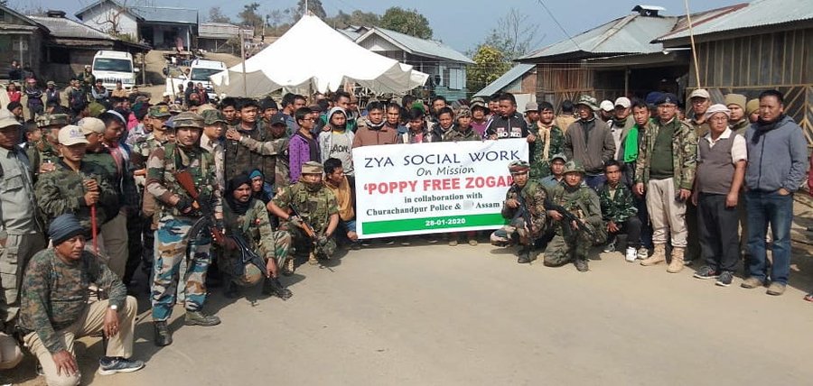 official_dgar's tweet photo. #OperationsNorthEast
#AssamRifles with support of Police, Narcotics Bureau, Zomi Youth Association & locals destroyed an illegal Poppy cultivation worth Rs 1 Crore near Lungthul D village, Churachandpur, Manipur on 28 Jan 2020.
@adgpi @SpokespersonMoD @HMOIndia https://t.co/V4g4M3C58e
