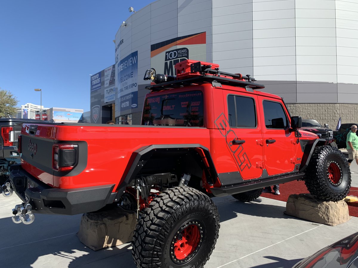 BOLTLock's tweet photo. Happy Throwback Thursday! We're throwing it back to, not that long ago, SEMA 2019. What a Jeep! @doetschoffroad πππ
#Jeep #SEMA2019 #JeepLife #Offroad #BOLTLock #OneyKey #ConvenientSecurity #Throwbackthursday https://t.co/arvnJojq2f