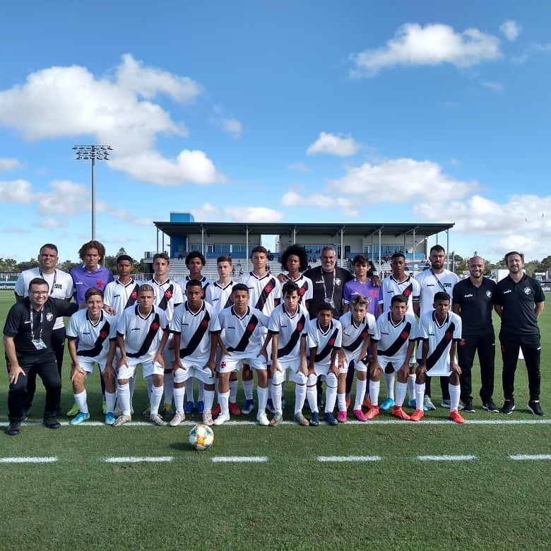 Hj a equipe Sub13 do @VascodaGama, será homenageada antes do jogo contra a Cabofriense, dando a volta olímpica pela conquista do Torneio Internacional @ICCFutures que ocorreu em dezembro ao derrotar equipes como Juventus (ITA), Benfica (POR) e na final o PSG (FRA).