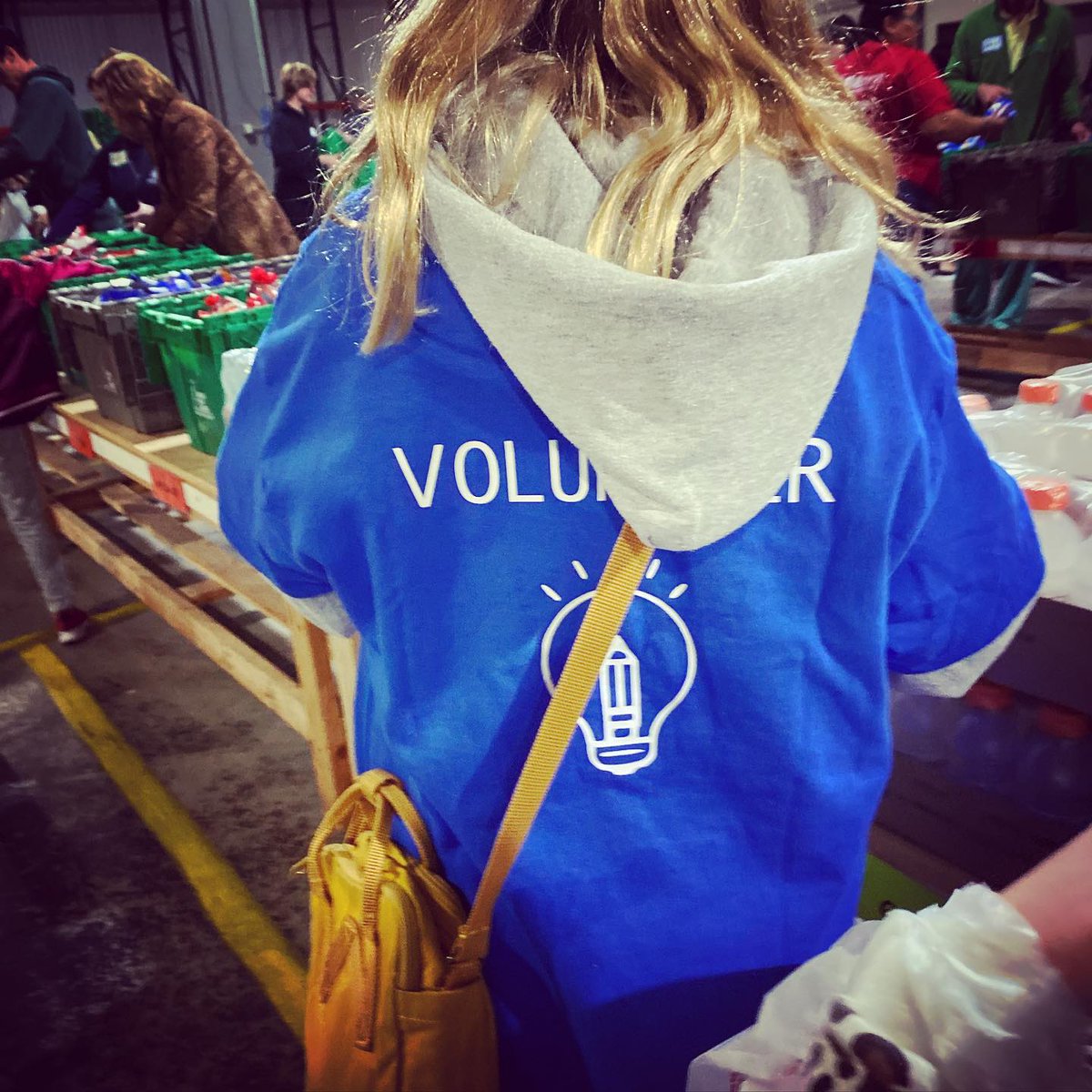 aimeducatetx's tweet photo. Thanks to our AIM volunteers for helping out with @snackpak4kids & @dailybreadministries last night!!
#snackpak4kids #AIMSATX #aimvolunteers #aimers #aimcorp #dailybreadministries #aim #aimeducate #SanAntonio https://t.co/pb5q0wJO44