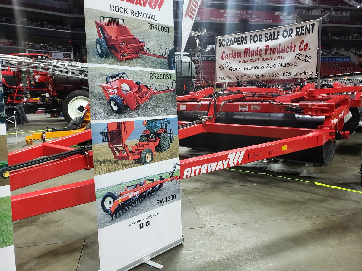 S_Buchta's tweet photo. #IPFS2020 has 🇺🇸🇨🇦 trade and investment examples all over the place. #Agtech galore. FarmersEdge will take 8️⃣ pics 🛰 at day of your land. Raven's DOT has autonomous🤖🚜 tractor. #AgPartners #USMCA 📃 ✍ https://t.co/CLgSGObfsT