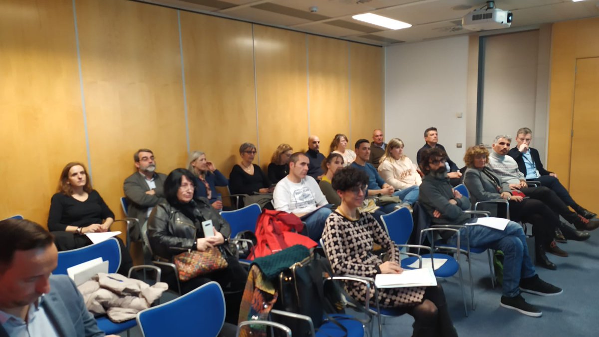 ▶ Educació posa en marxa un nou projecte amb Intel·ligència Artificial per afavorir l’èxit educatiu de tot l’alumnat. Aquest curs es farà una prova pilot amb uns 490 alumnes i més de 12 docents de 6 centres. Avui a la tarda s’ha fet la primera sessió 

📎ensenyament.gencat.cat/ca/inici/nota-…