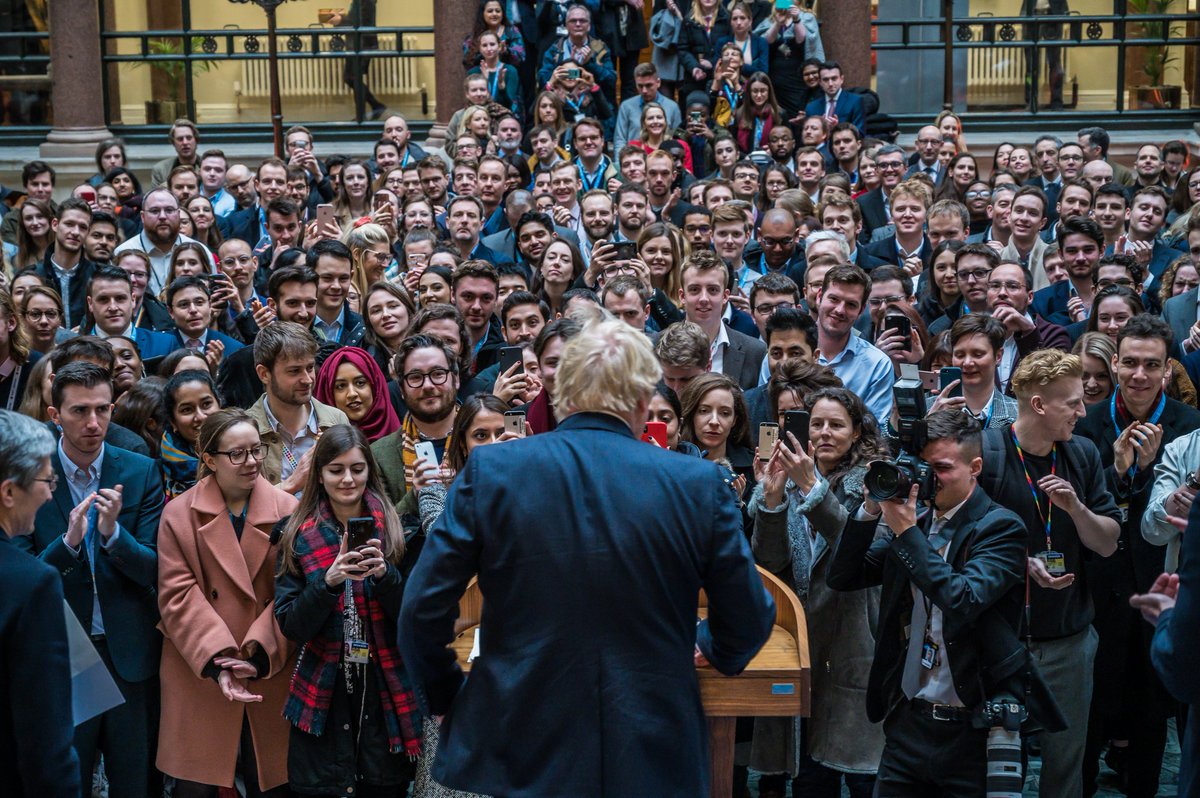 [THREAD]  #PictureOfTheDay 30th January 2020: Prime Minister  @BorisJohnson addresses  @DExEUgov staff on  #BrexitEve  #PhotoOfTheDay