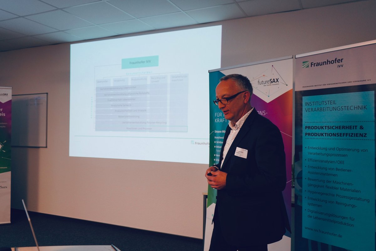 futureSAX's tweet photo. Nach dem Grußwort von Barbara Meyer @SMWA_SN werden heute bei der 1. Station der Sächsischen Transfer Roadshow mit @watttron und #senorics zwei besonders erfolgreiche Transferprojekte vorgestellt.
#InnovationmadeinSaxony https://t.co/erShchWVdg