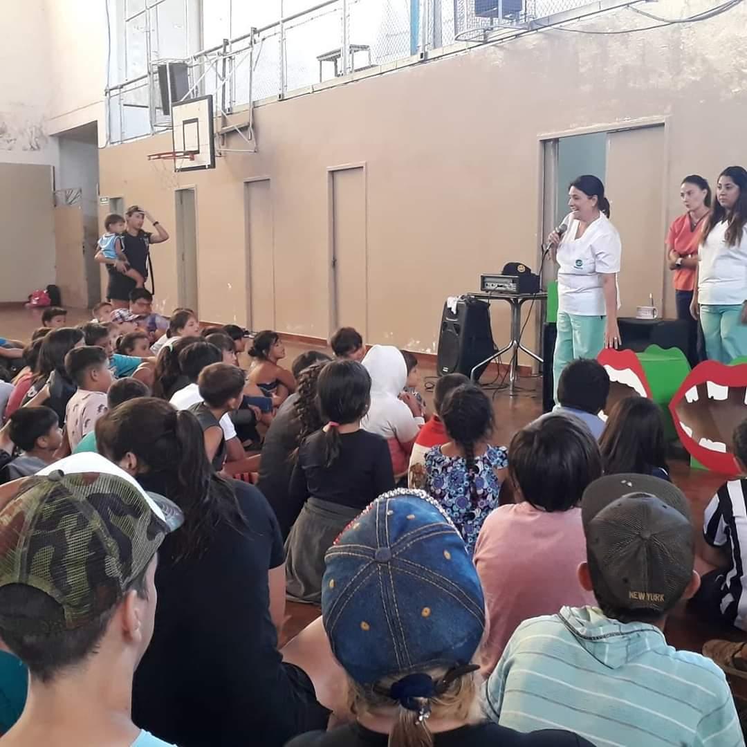 JD_Baradero's tweet photo. EAV 2020 en BARADERO. Actividades, charla sobre cuidado de los dientes, deportes y recreación! @BAregion12 @WFMandel @ccbracchi @municipalidadba https://t.co/bKWQU1AtnH