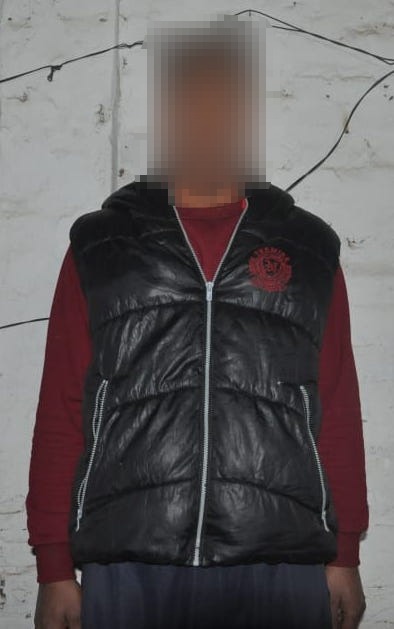 official_dgar's tweet photo. #OperationsNorthEast
#AssamRifles apprehended a individual & seized smuggled Red Sandalwood worth Rs 5.3 Crore at a mobile vehicle check post near Muallam Village, Churachandpur, Manipur on 23 Jan 2020.
@adgpi @SpokespersonMoD @HMOIndia https://t.co/N6bz4h2Tzh
