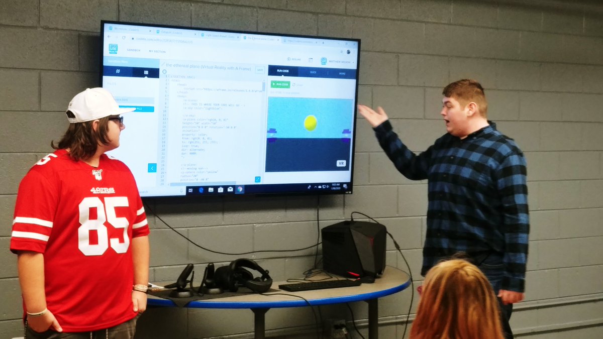BeckySabo1's tweet photo. Erwin Middle 8th graders in the VR Lab!!! #HorsePowER https://t.co/tODgeSdULq