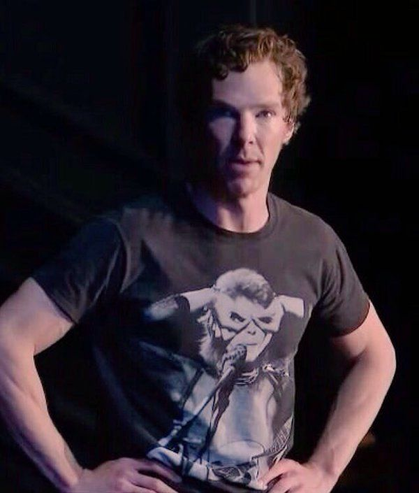 sapw's tweet photo. Happy #CumberColours day! #BenedictCumberbatch in Tee Shirts! @CumberbatchSpam https://t.co/QnjhJhEX6Z