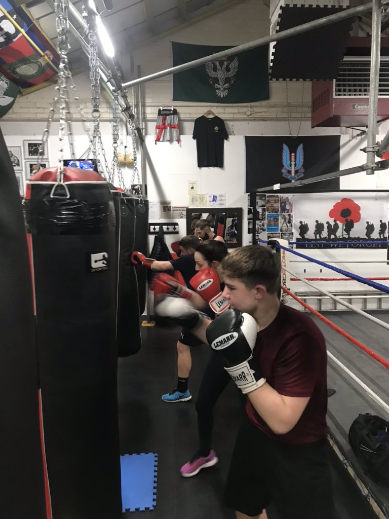 ROSSTHEBOSS_B's tweet photo. BOSS BOXFIT #Handsworth #Sheffieldissuper #Boxercise #Bossercise #health #boxfit #hiit #circuits #strength #conditioning https://t.co/QPoLIkxWVe