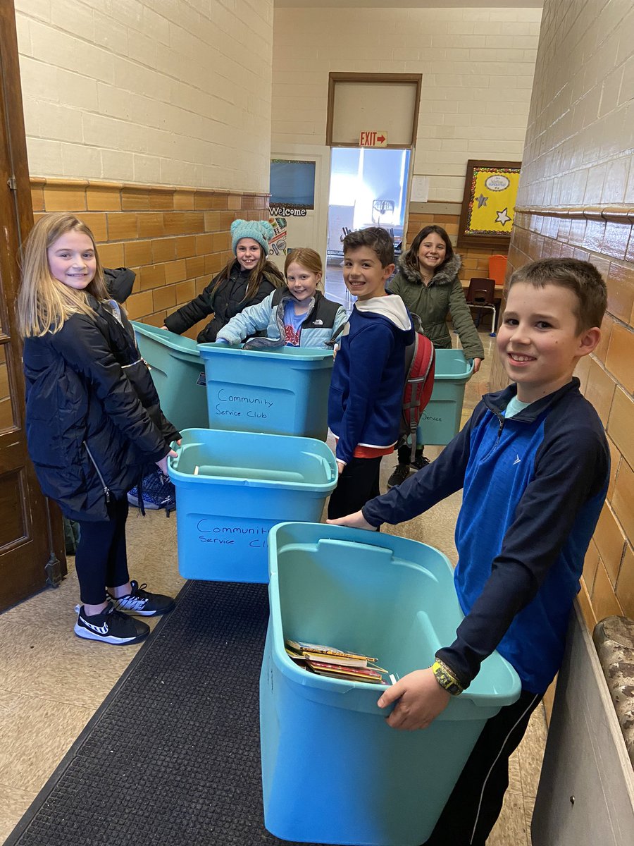 msobriensclass5's tweet photo. 🚨🚨WOWZER @WinthropMelrose! Together we collected 1,417 books in just 3️⃣ weeks! 📚Thank you for your support! CSC members got everything packed up and ready to be donated to the @LibraryMelrose and the @SalvationArmyUS 🚨🚨#MelrosePS https://t.co/9ED3i2E7Zu