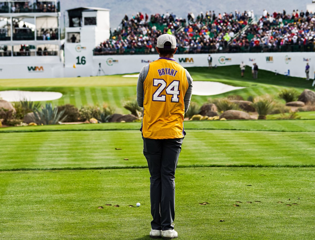 PGATOUR's tweet photo. Showing love for an idol. 💛 https://t.co/hCgnMIVk0t