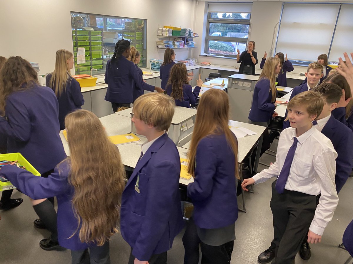 HeadteacherDcc's tweet photo. Active Learning at DCC. Students modelling current & voltage in circuits. #DCC #DCCScience #DCCPhysics #ActiveLearning #ModellingCircuits https://t.co/QqBRshK6vu