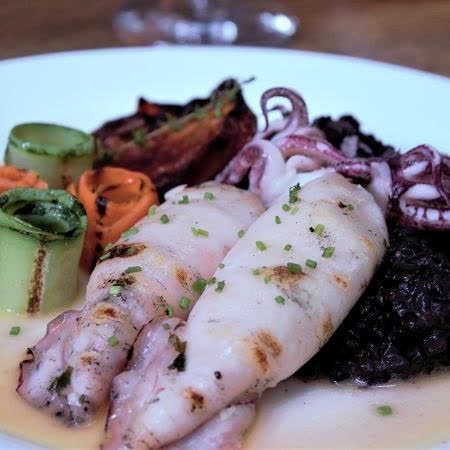 KiosqSnacK's tweet photo. Calamares ao Sauvignon Blanc e arroz🍚negro, veja👉https://t.co/5oZ6T26uf9 👈a receita completa e abuse do ♥️e do 🔁

.
.
.

.
.
.
.
#arroz #comida #food #restaurante #foodporn #rice #instafood #paella #o #foodie #pollo #a #feijao #yummy #soja #seafood  #bbb https://t.co/xBOzqS2eHo