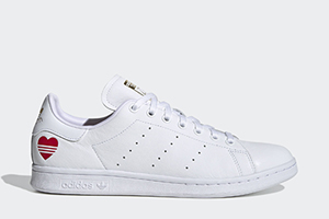 Sneakwire1's tweet photo. whos ready for love, Stan smith seems to be ❤️#adidas#valentinesday#feb#timeforlove#stansmith#love#hearts https://t.co/Yf3yCUTPFg