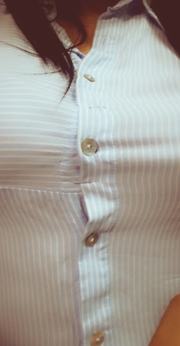 Stark_1393's tweet photo. Como cuando debes graparte la blusa porque se te abre.
#boobsproblems. https://t.co/XZ23Ihro62