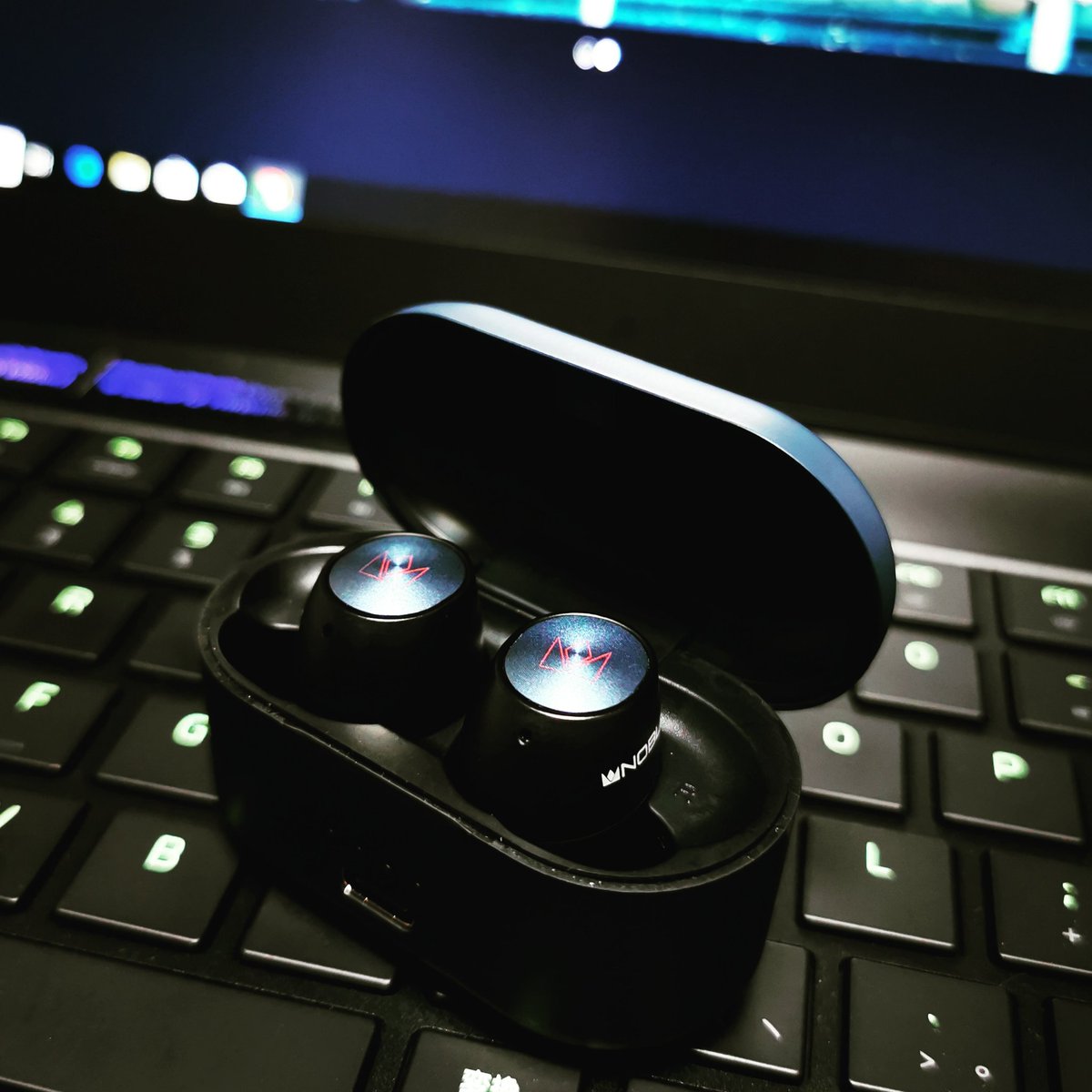 BKK541's tweet image. 完全ワイヤレスイヤホンに選んだのはNOBLE AUDIO FALCON
新品時も好みの音質だったが、エージングで再び化けた。

#digitalaudioplayer #nobleaudio #noblefalcon #earphones #イヤホン #完全ワイヤレスイヤホン