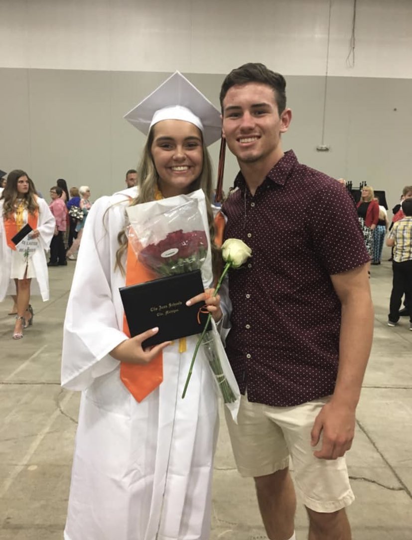 huntstephens5's tweet photo. Happy 19th Jakerbug!! Hope days great💓💓 https://t.co/Q2OcWh43rS