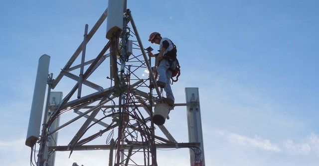 jjdecoux's tweet photo. Autonomous Systems will depend on edge computing and low-latency networks. . 5G is the Greatest Infrastructure Project in U.S. History | LinkedIn https://t.co/H3sdgLb8fY  #edge #autonomy #secure #edgecomputing #GNSS #AutonomyRAN #ioms #apnt https://t.co/7uBEfk7NQM