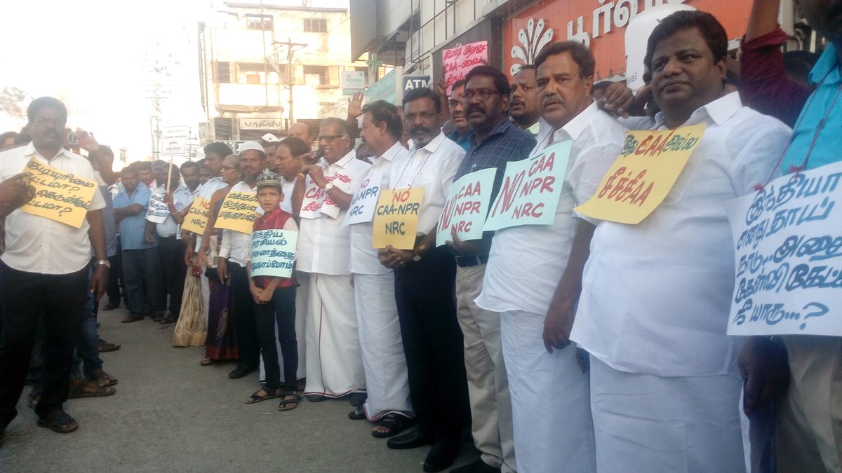 gavastk's tweet photo. #CAA_NRC_NPR எதிராக விழுப்புரத்தில் நடைபெற்ற மனித சங்கிலியில்ல் #CPIM அரசியல் தலைமைக்குழு உறுப்பினர் ஜி.ராமகிருஷ்ணன், #DMK மூத்த தலைவர் க.பொன்முடி, #VCK தலைவர் தொல். திருமாவளவன்
#CAA_NRCProtests #RejectCAA_NRC_NPR #HumanWall @tncpim @Theekkathir @grcpim @thirumaofficial https://t.co/NW901KjSTM