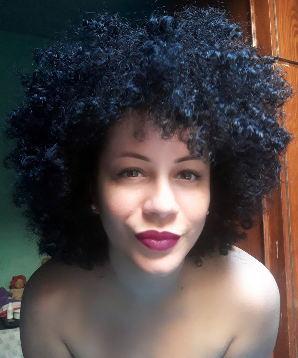 FontesMidi's tweet photo. AHHHHH TÔ UM NOJO DE LINDA COM MEU PRETINHO.
🖤🖤🖤🖤🖤👑👑👑👑👑
#MinhaPretinhosidade #MeuPretinhoBasico #CabeloCacheado #CachosNegros #CabeloPreto #PretoIntenso #Probelle #ExperimentaCachear https://t.co/zMraDpHQFk