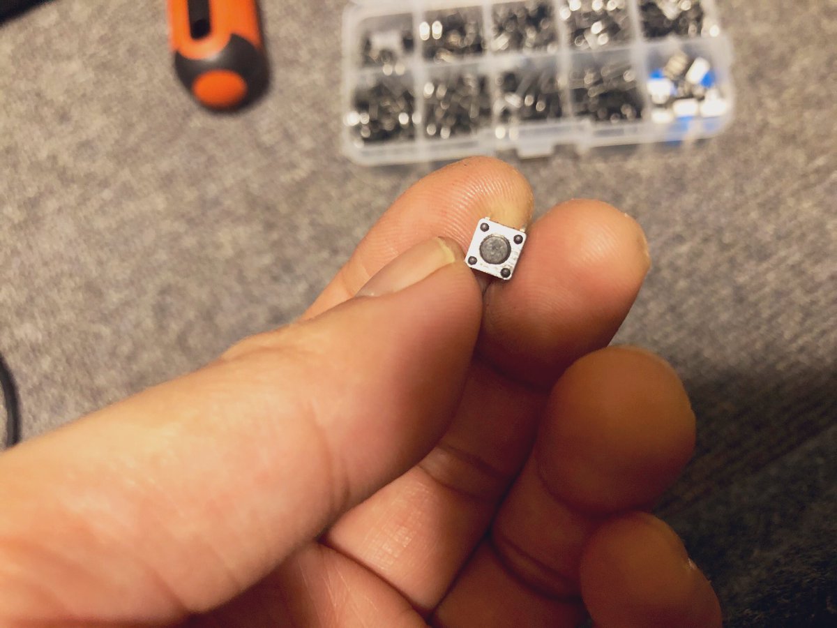 LINE6のM9。 経年劣化でフットスイッチがまともに反応しない… 仕方ない