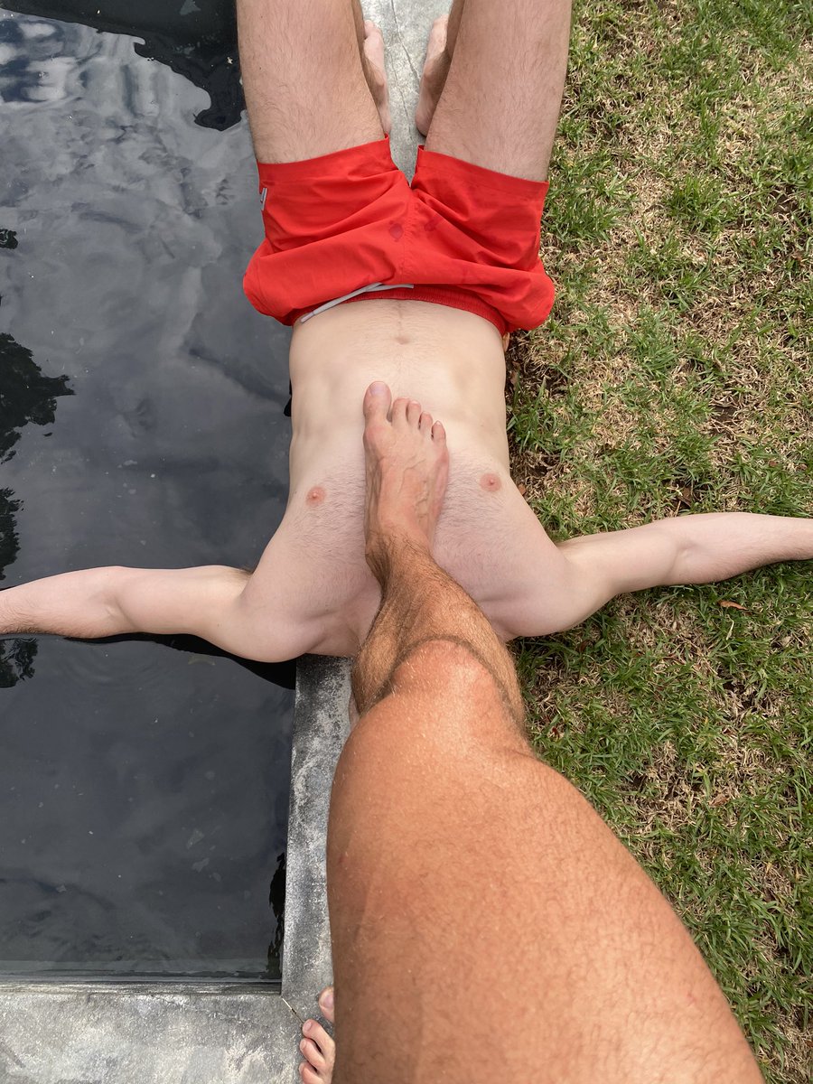 ACMLondon's tweet photo. Study in contrasts: Cape Town Sun vs London Winter #ManWithTheTan https://t.co/2jMGEZOhy7