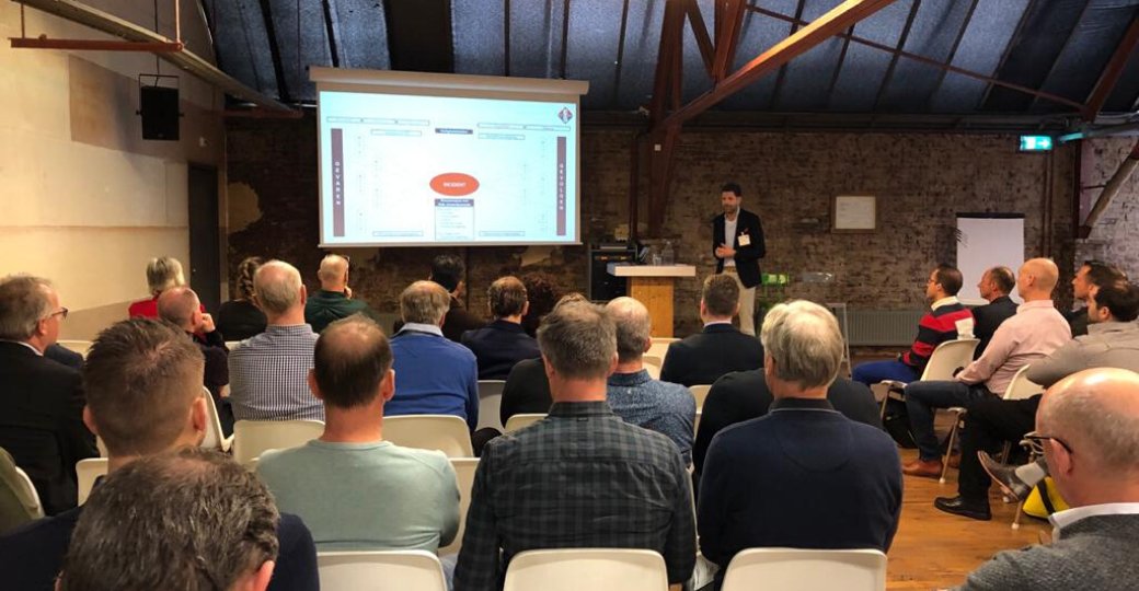 Vandaag vindt Industriële Veiligheid plaats. De dag staat voor Eurosafe Solutions in het teken van werken in besloten ruimten. Zo geeft Bas Sesink een inhoudelijke presentatie en neemt Raymond Keijzer bezoekers, op een praktische manier, mee in de wereld van besloten ruimten.