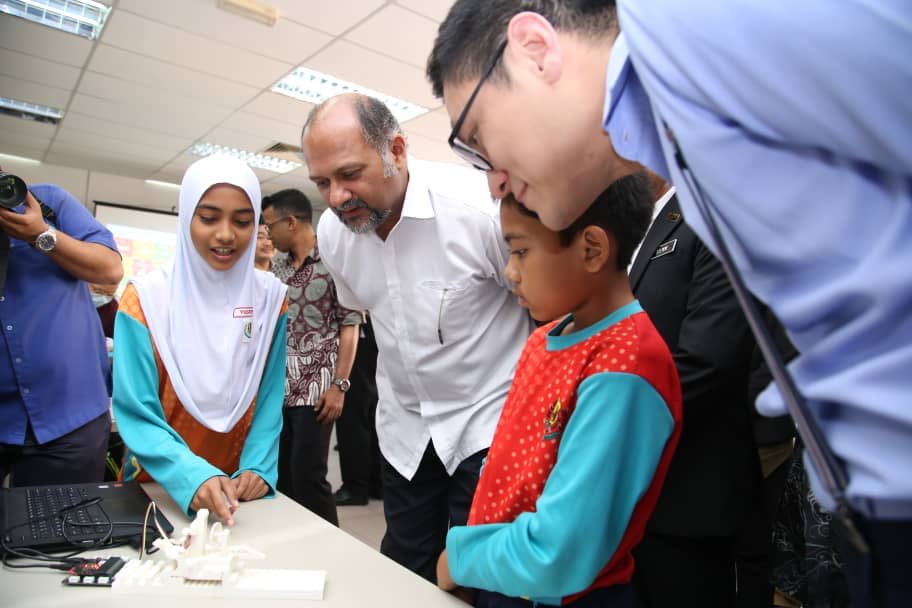 YB Tuan Gobind Singh Deo, Menteri Komunikasi dan Multimedia telah melawat MBPP Makerspace, yang telah diiktiraf sebagai Digital Maker Hub di Balik Pulau.  Pusat ini bertempat di Bangunan Majlis Bandaraya Pulau Pinang (MBPP) Balik Pulau, Pulau Pinang.
1/3