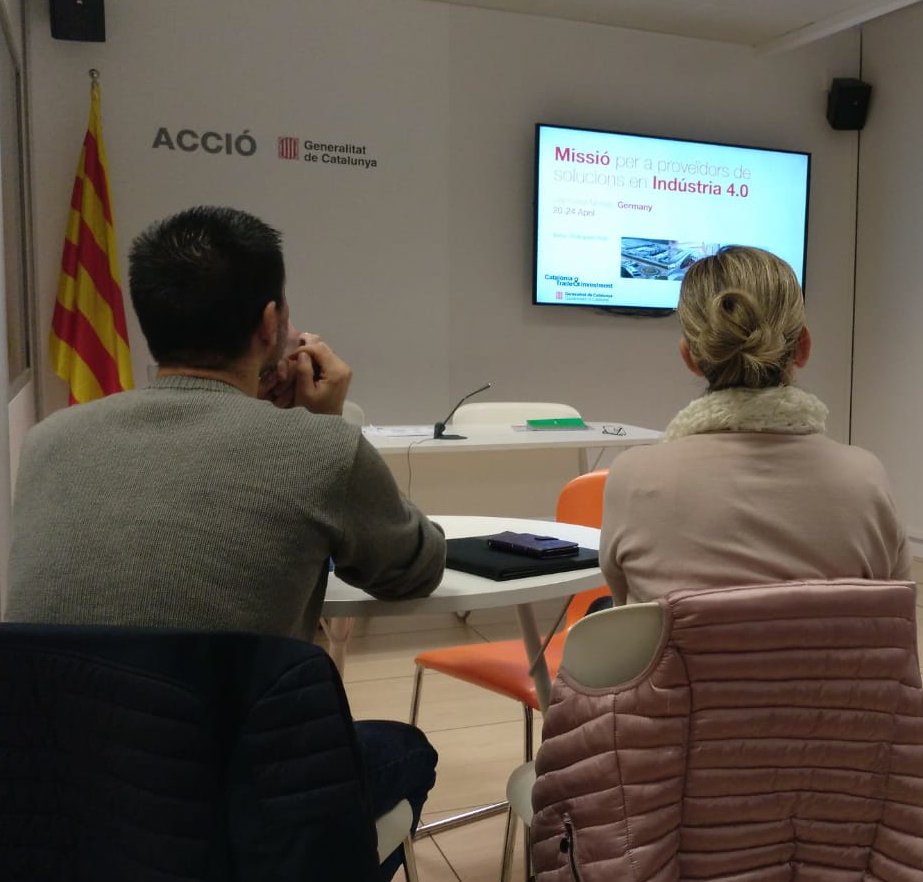 🎓 Sessió kickoff amb el team Hannover Messe aquest matí a Barcelona 💪📝 Començant a escalfar motors! 🏎️  #hannovermesse #testandembedded #electronics #kickoff #team <a href="/generationrfid/">GenerationRFID</a> <a href="/asoindel/">Asoindel</a> @industrialshields @digitalsmartgroup <a href="/CONNECTOCRACY/">NEXIONA</a> <a href="/eurecat/">Eurecat</a>