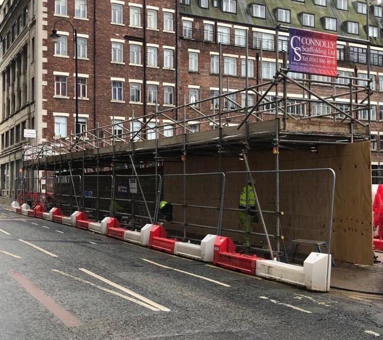ConnollyScaffo1's tweet photo. Our live job for McAleer &amp; Rusche in the centre of Manchester. They are going to be building a brand new 17 storey hotel. This scaffolding is protection for piling works and the overall safety of the public! #scaffolding #construction https://t.co/EPTI23iYd2