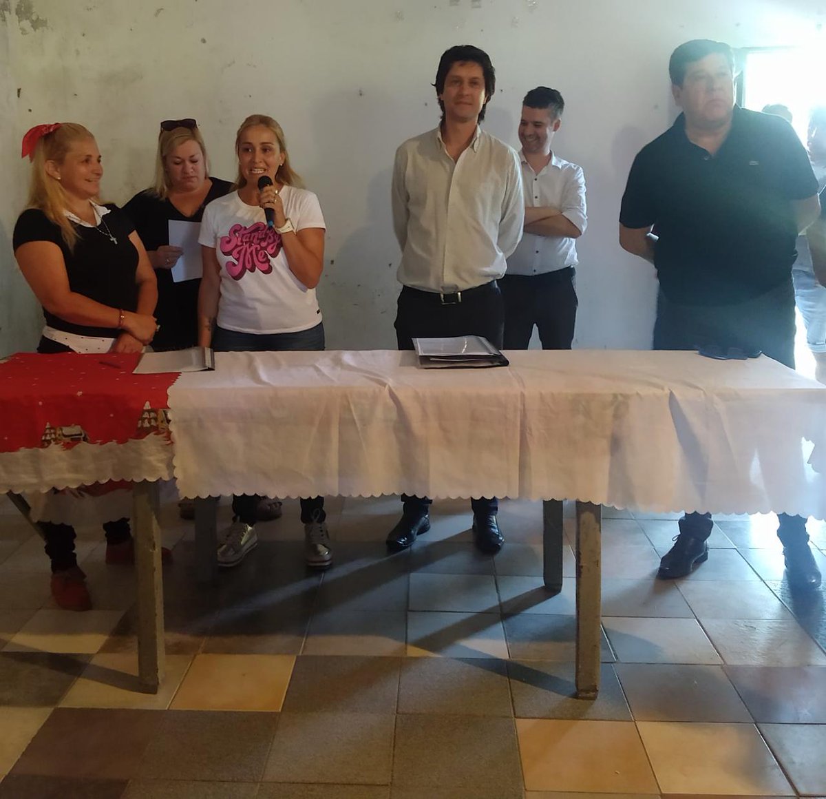 acarolinamartin's tweet photo. Participamos de la asunción de las nuevas autoridades del Centro Vecinal de Barrio Ferreyra.  Felicitamos a los integrantes de esta nueva comisión. Que sea el inicio de una gran gestión. https://t.co/J9N2uYTR2Z