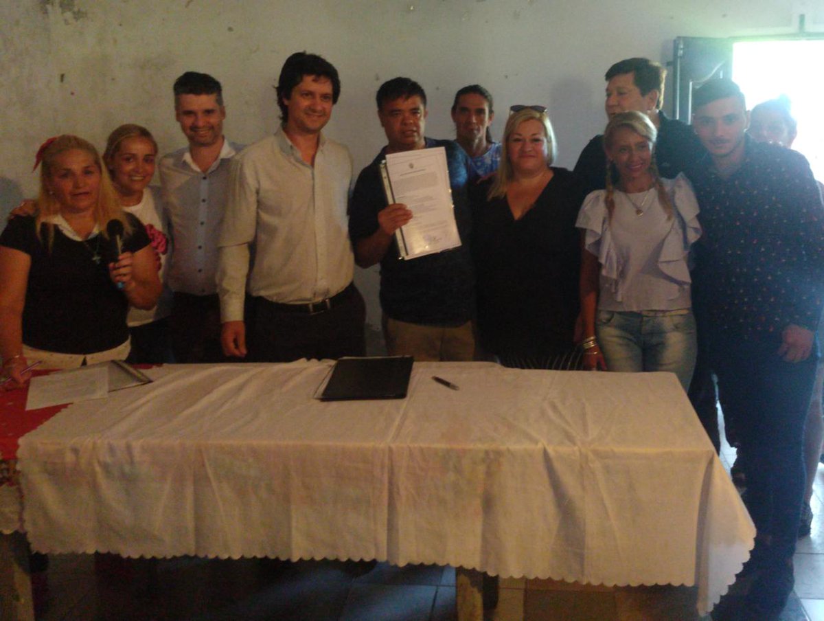 acarolinamartin's tweet photo. Participamos de la asunción de las nuevas autoridades del Centro Vecinal de Barrio Ferreyra.  Felicitamos a los integrantes de esta nueva comisión. Que sea el inicio de una gran gestión. https://t.co/J9N2uYTR2Z