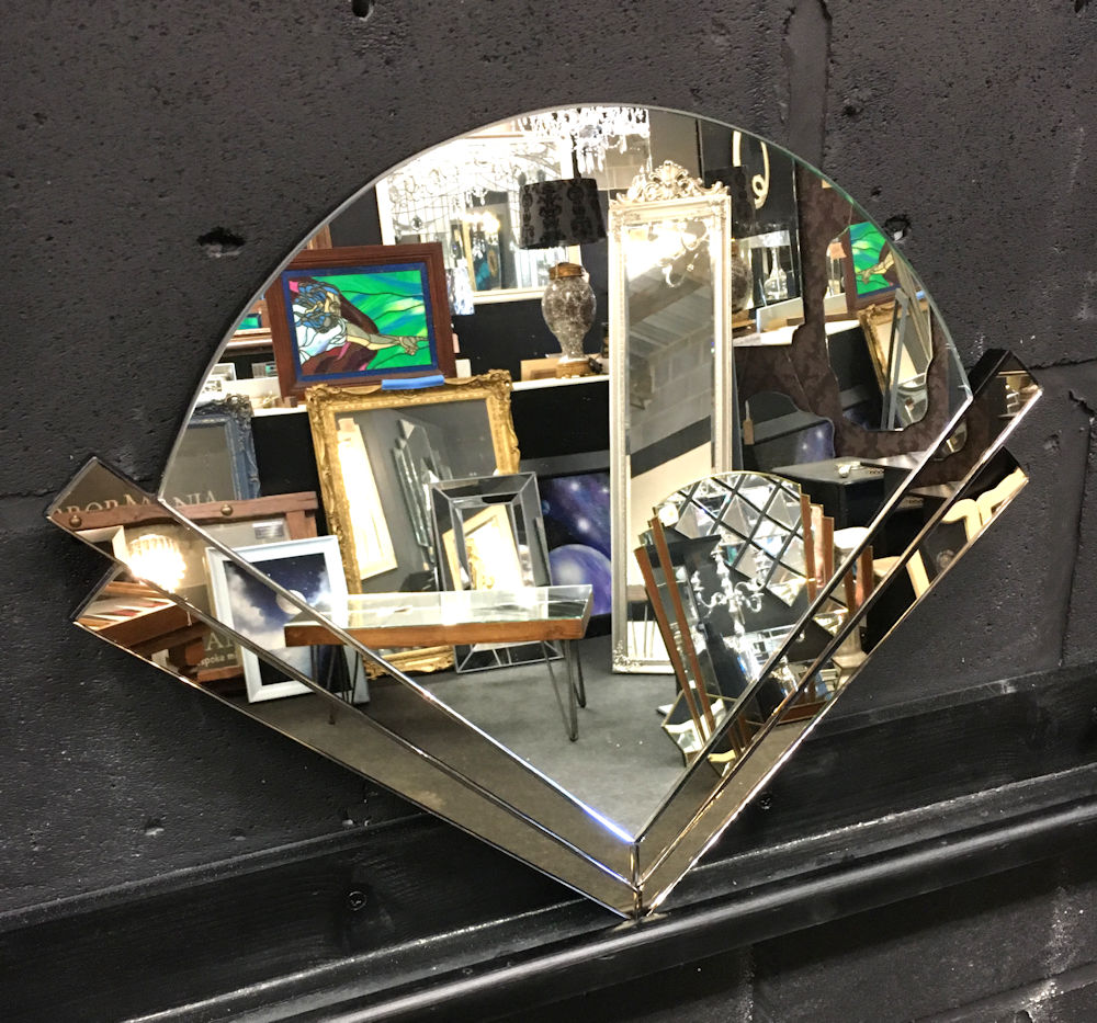 MirrorManiaCoUk's tweet photo. The Clarice Art Deco Range of Fan Mirrors are just a stunning addition to an art deco interior - handmade in our workshop so you can have them made to any size and in any colour - see the website for more options! #artdeco #interiordesign #interiordesigner #HandmadeInUK https://t.co/bdxdQnD8he