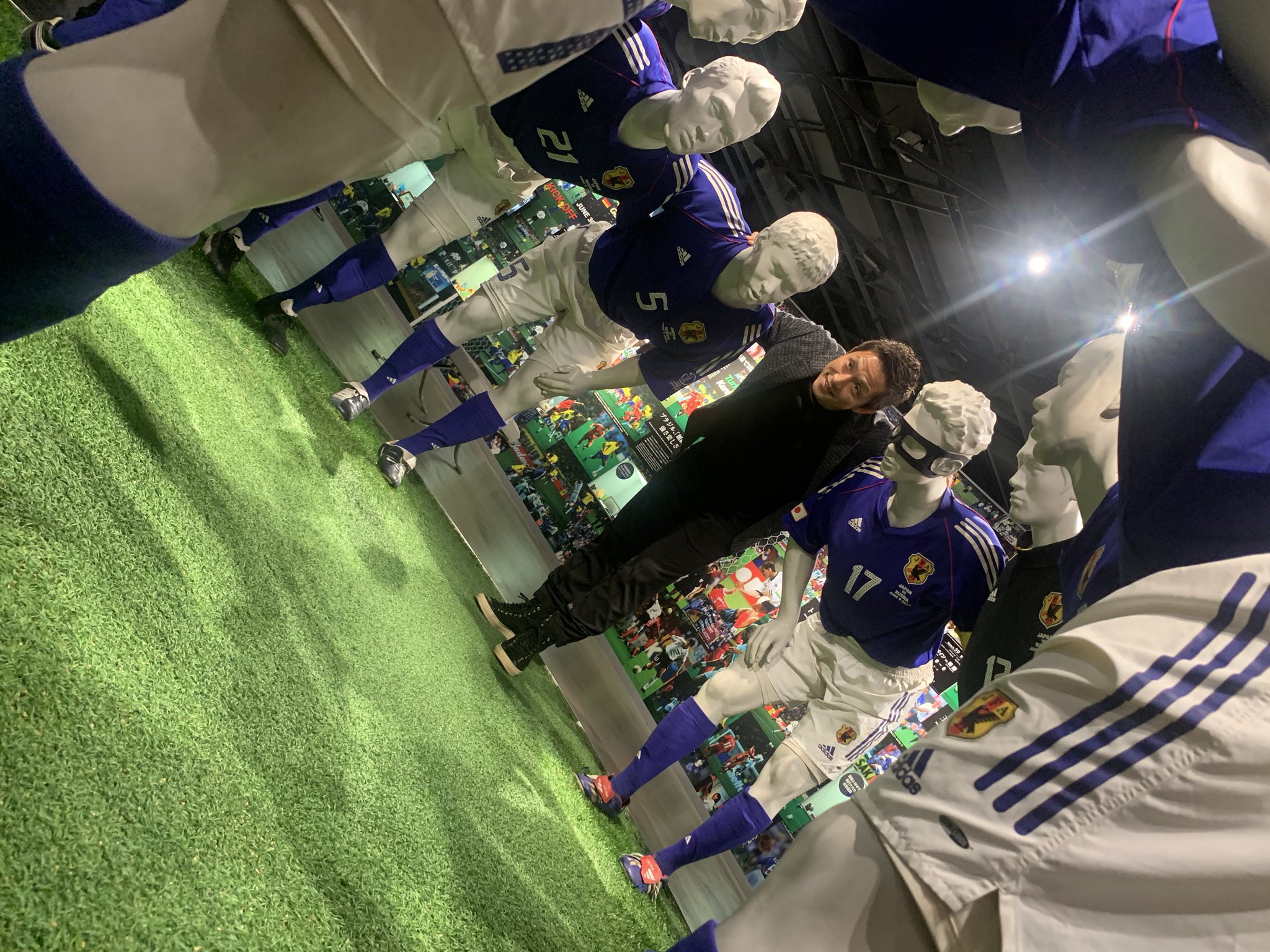 Twitter 上的 福西崇史 𝐓𝐚𝐤𝐚𝐬𝐡𝐢 𝐅𝐮𝐤𝐮𝐧𝐢𝐬𝐡𝐢 やった 円陣に入れた 日韓w杯02はベンチからでした 皆さん いつでも円陣に入れますよ 笑 Jfaサッカーミュージアム 02 日韓w杯 トルシエジャパン スタメン 円陣 掛け声 施設内は
