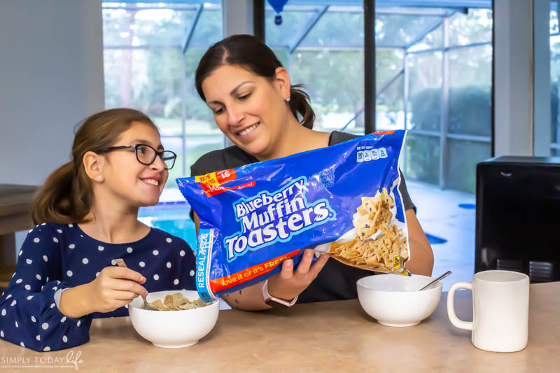 It's time to beat those winter blues &amp; brighten up your mornings like <a href="/SimplyTodayLife/">Victoria</a> does with the @MaltOMealCereal Blueberry Muffin Toasters Cereal that tastes just like baked blueberry muffins! Learn more here >>> clvr.li/SimplyTodayBBMT #ad #BBMT