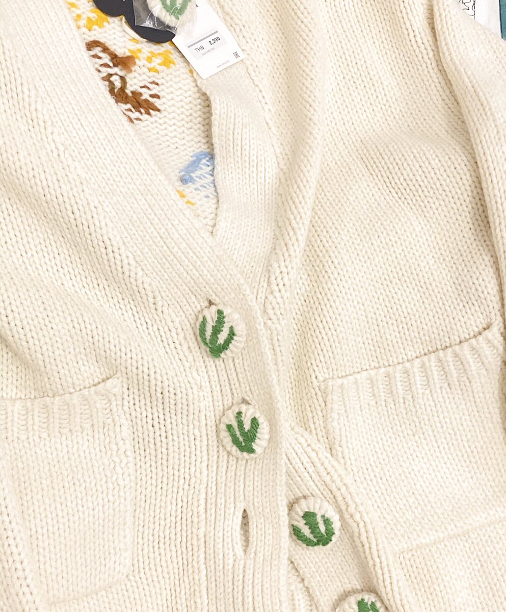 glitterxmatter's tweet photo. คาดิแกน zara x toystory น่ารักมากๆๆ เมื่อเย็นเห็นคนทวิต อยู่พารากอนพอดีเลยขึ้นไปตามหา ฮือ น้องน่ารักมากๆค่า ใครรีบจัดได้ควรจัด! รักความดีเทลล์ก��ะดุมนี้🥺❤️ https://t.co/jOPR1vnyAL