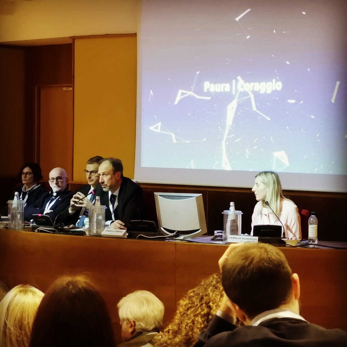 ASLRoma1's tweet photo. #4words20 le parole dell’innovazione in sanità #AngeloTanese modera il panel #paura e #coraggio https://t.co/pib0QlNMpl