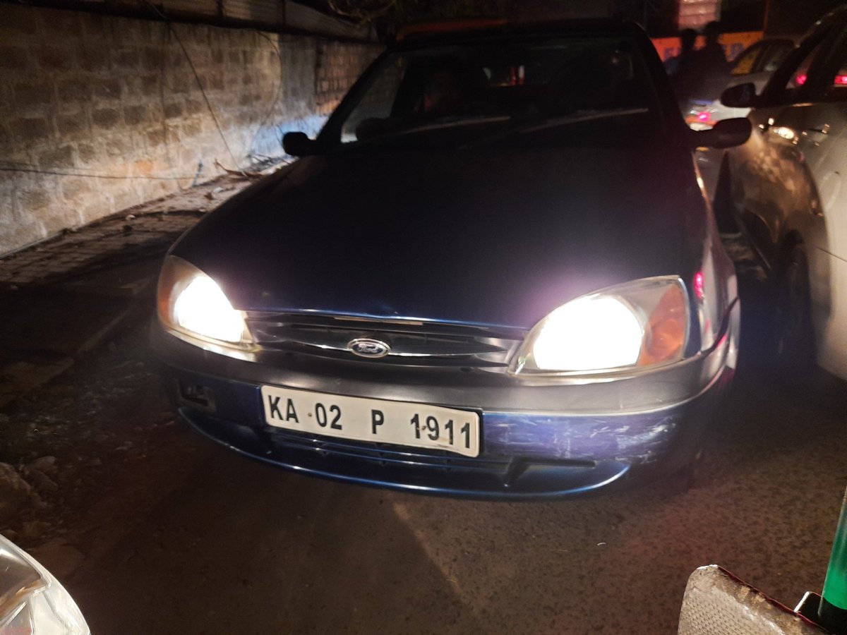 be_rafa's tweet photo. @blrcitytraffic happily driving on the wrong side at Jalasoudha causing massive jams... where's the traffic police  ? https://t.co/E4lnmLeQ96