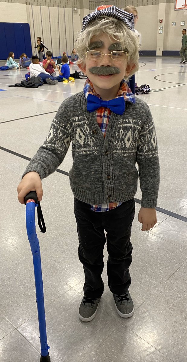 Happy 100th day of school!!! #walstars <a href="/karlie_jensen/">Karlie Jensen</a> <a href="/AngelaD523/">Angela Andreotti-Dennis</a>