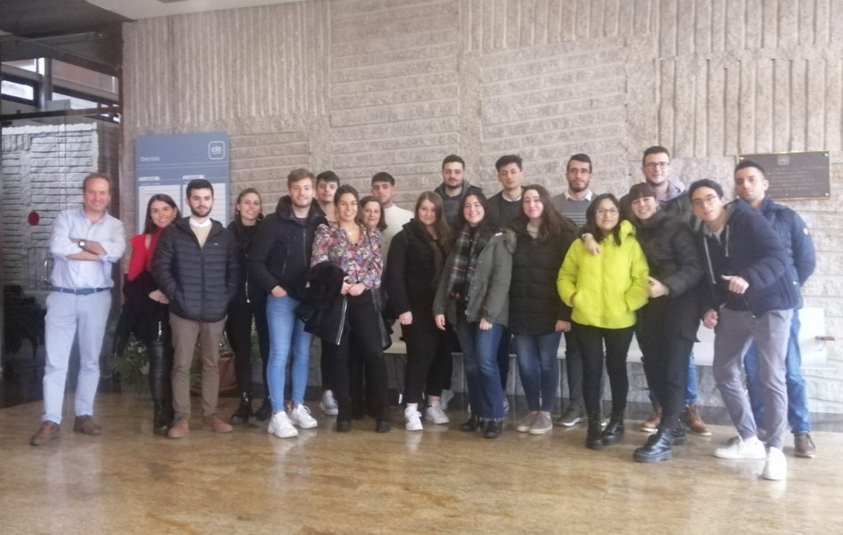 zonafrancavigo's tweet photo. 📷#VisitasEscolares
Hoy tuvimos en el #CIE del polígono de #AGranxa la visita de las alumnas y alumnos de 2º de Admon. y Finanzas del Centro @AloyaVigo ¡Gracias por la visita!🤗 https://t.co/e8dCSJ2Hp1