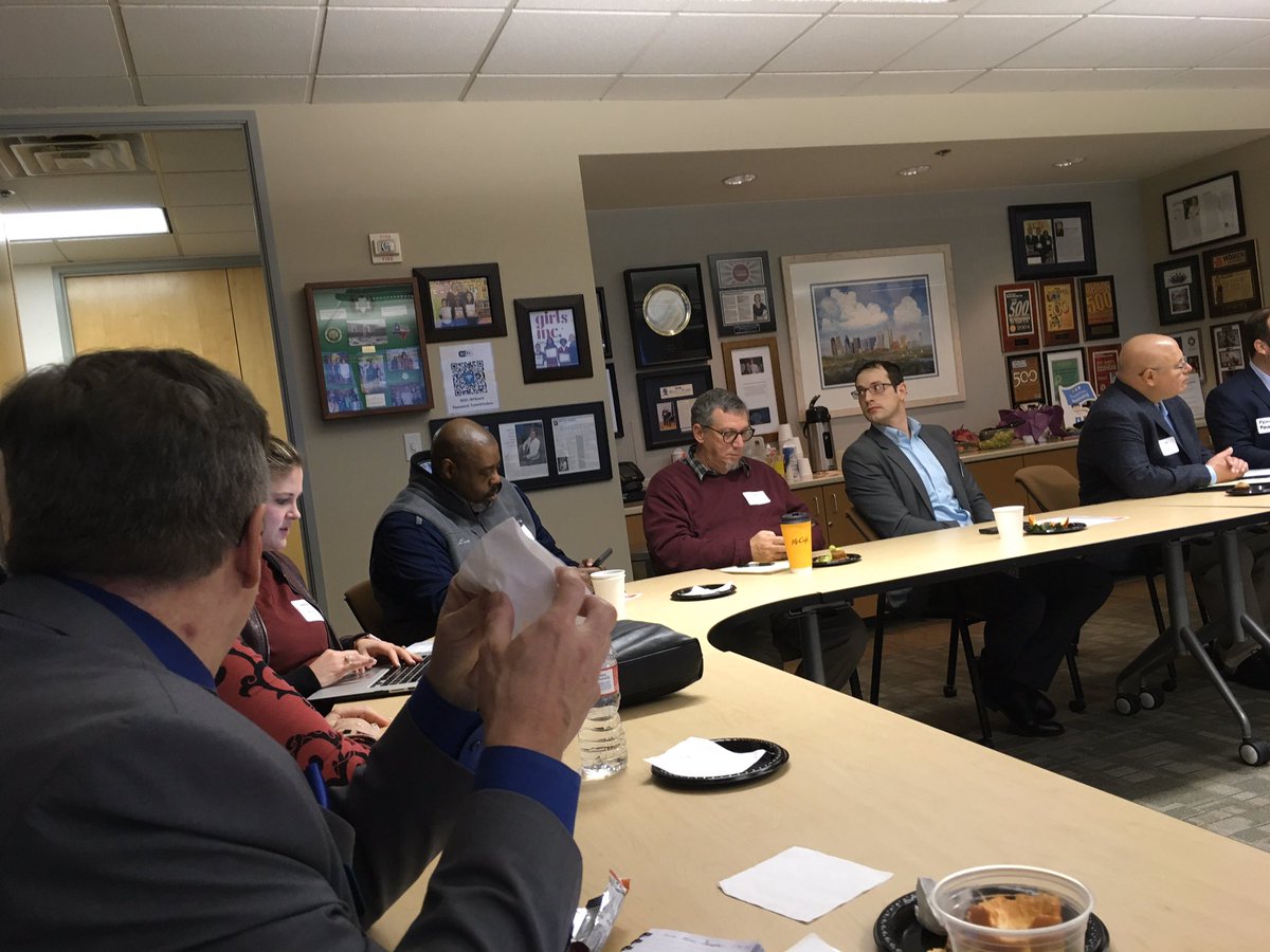 cdclaterbaugh's tweet photo. Starting off 2020 to a full house ready to discuss TRENDS, PLATFORMS, AND PLANNING IDEAS FOR 2020 #SMBDallas #socialmedia #socialmediastrategy #SocialMediaManagement https://t.co/m9zdN3SKmg