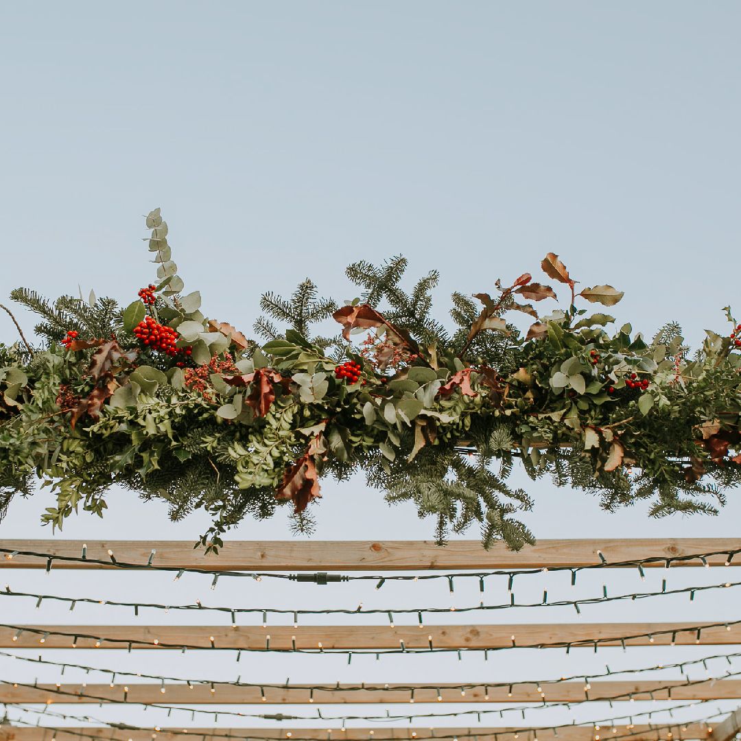 SalsiaVLC's tweet photo. Las decoraciones florales en invierno tienen algo especial. Con esta maravilla de @atelierdelaflor despedimos el 2019.
@merakiplan @plumasyletras @infinitoeventos @yabikuwedding

#decowedding #bodassalsia #bodasenvalencia #valenciabodas #cateringvalencia #masiasvalencia https://t.co/WCfYB6H4v1