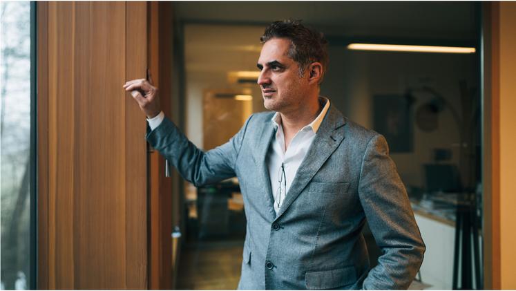 SiolNEWS's tweet image. Kdo je slovenski podjetnik, ki ve, kako priti v stanovanje Jennifer Lopez? Svojo zgodbo bo predstavil tudi 3. aprila 2020 na konferenci #NetPRO #intervju -&amp;gt; bit.ly/3aWdeHV